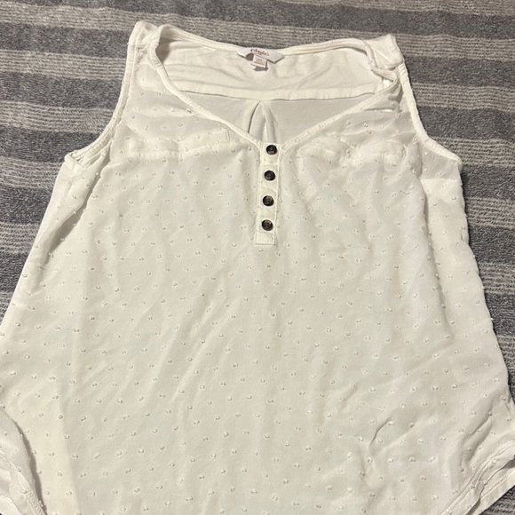 White Sleeveless Top - Picture 1 of 1